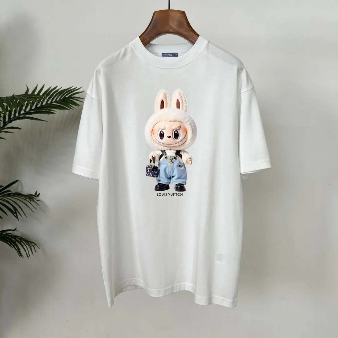 🅿️190 lv co-branded labubu🌟New summer style🎽made of pure cotton fabric, super soft and skin-friendly! High-end hand-painted printing with logo, design embellishment, neat and detailed wiring inside, making the upper body fashionable! High-end and versatile model, the quality is visible! Size: S-XXL Color: black, white